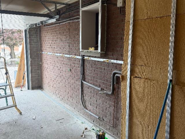 Travaux d’isolation fibre de bois dans un garage