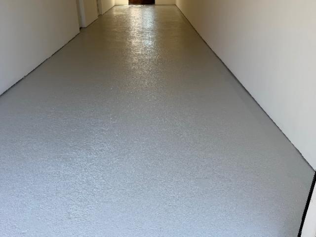 Travaux d’isolation fibre de bois dans un garage