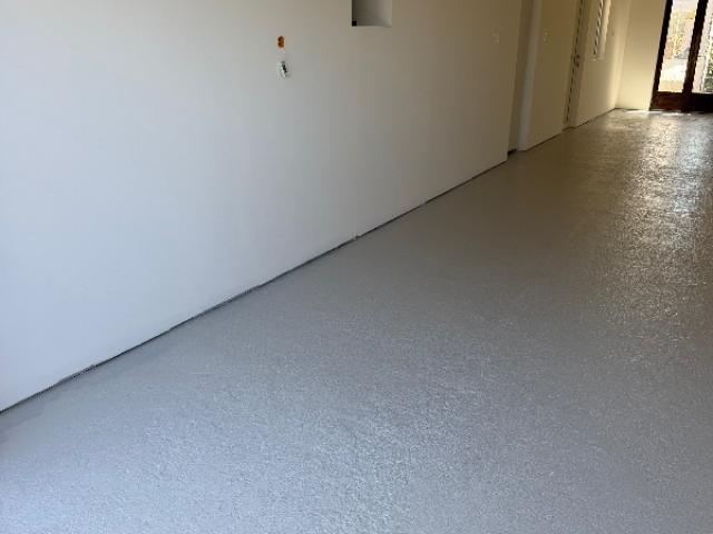 Travaux d’isolation fibre de bois dans un garage