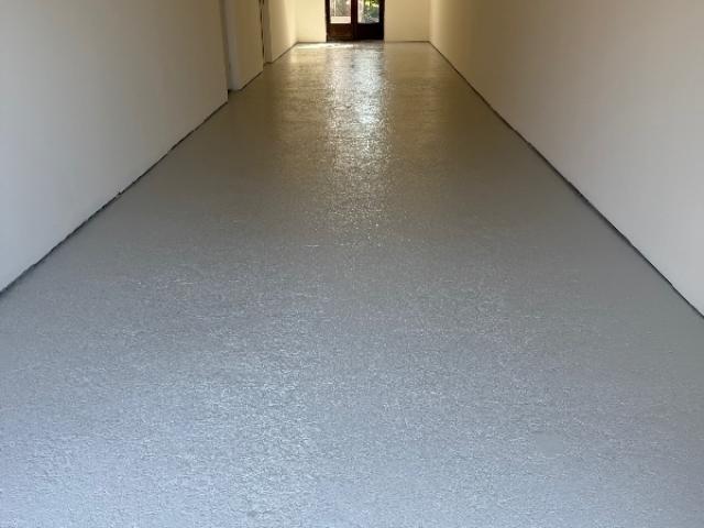 Travaux d’isolation fibre de bois dans un garage